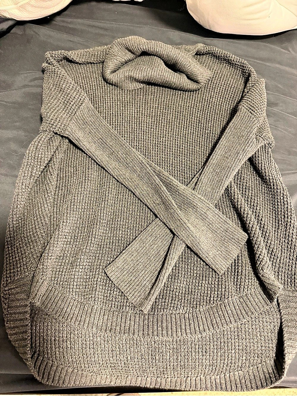 Michael Kors Turtleneck Sweater in Gray Size Medium Like New